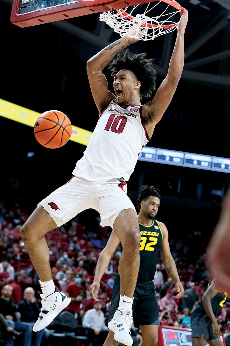 Arkansas Razorbacks forward Jaylin Williams (10) dunks the ball in the second half against the Missouri Tigers at Bud Walton Arena. Arkansas won 87-43. Poor free throw shooting by South Carolina will take pressure off the Hogs to avoid fouls, allowing them to be more aggressive when attacking the basket.